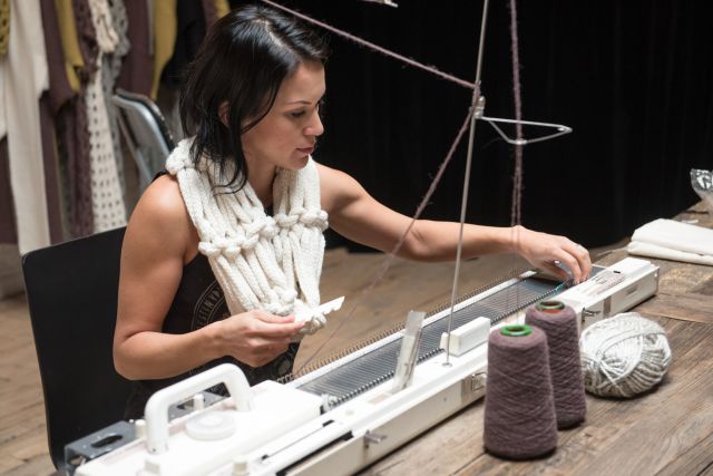 DeNada-VirginiaArrisueno-Knitting-01-PhotobyEmmaMcAlary